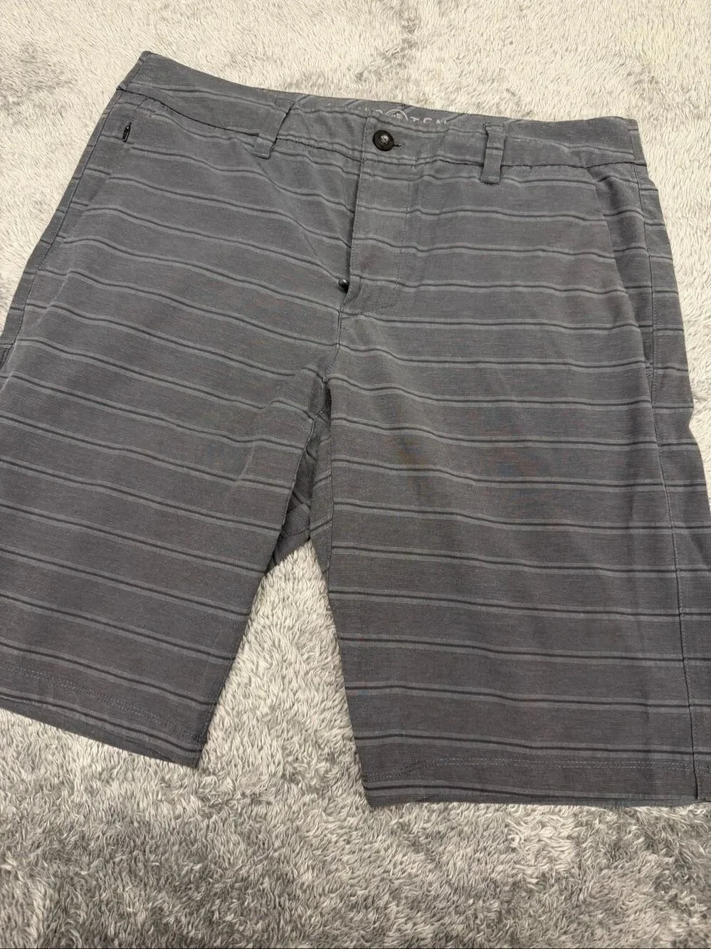 Hang Ten Men's Shorts Size 34 in excellent shape!